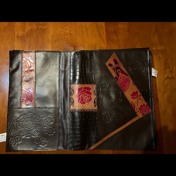 4 pier one placemats and 4 cloth napkins - Picture 2 of 8